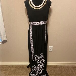 Elegant Black and White Maxi Dress